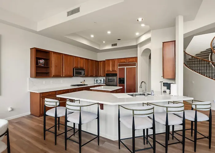 White Feather 3br Retreat Pool & View Dom wakacyjny *