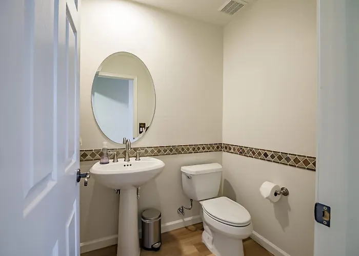 Dom wakacyjny White Feather 3br Retreat Pool & View *