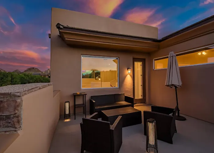 Dom wakacyjny White Feather 3br Retreat Pool & View *